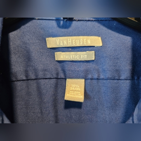 Van Huesen Athletic Fit Dress Shirt - Picture 2 of 4